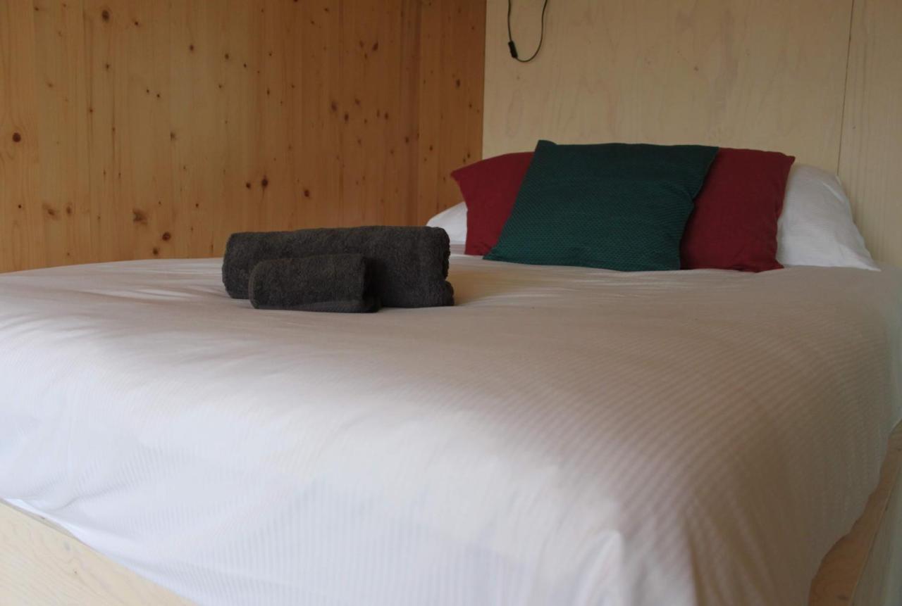 Roots Tiny House Daire Tilburg Dış mekan fotoğraf
